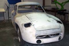 Une panhard à l'atelier polyester